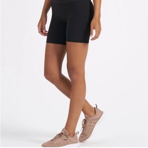 Vuori Women's Black Bike Shorts